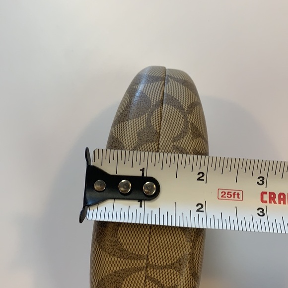 Coach logo brown & Tan faux leather medium hard shell clam case - Picture 7 of 10